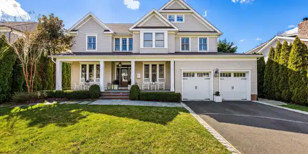 22 Monmouth Parkway