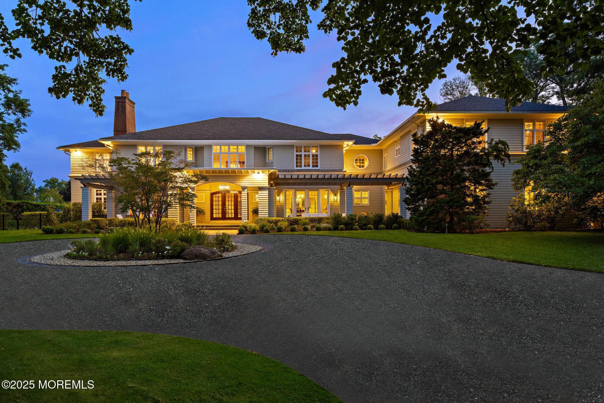 Image 3: 8 Buttonwood Ln