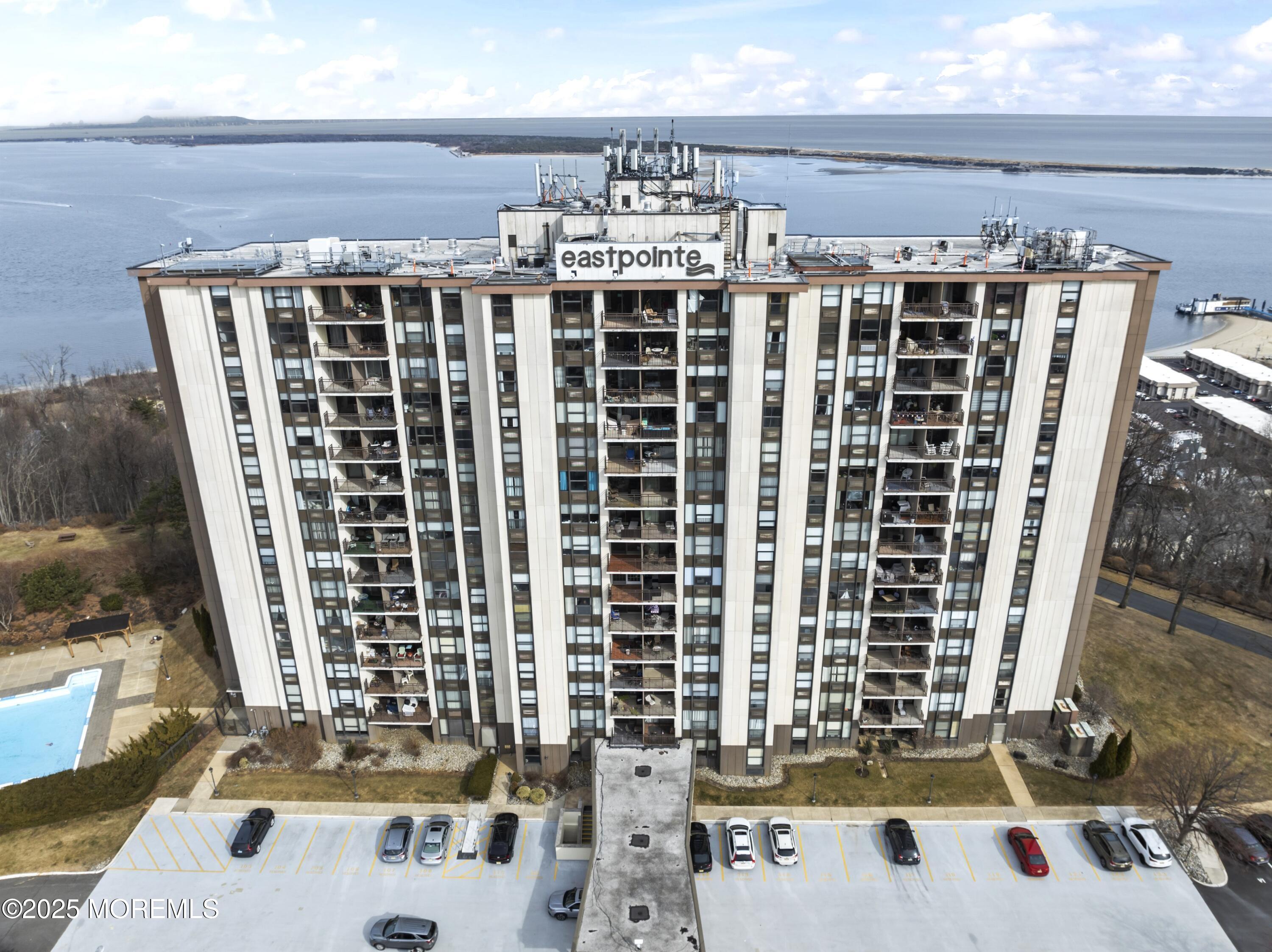 Image 3: Eastpointe Luxurious Hi-Rise Living