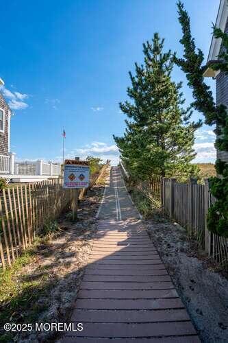Image 2: beachentrance