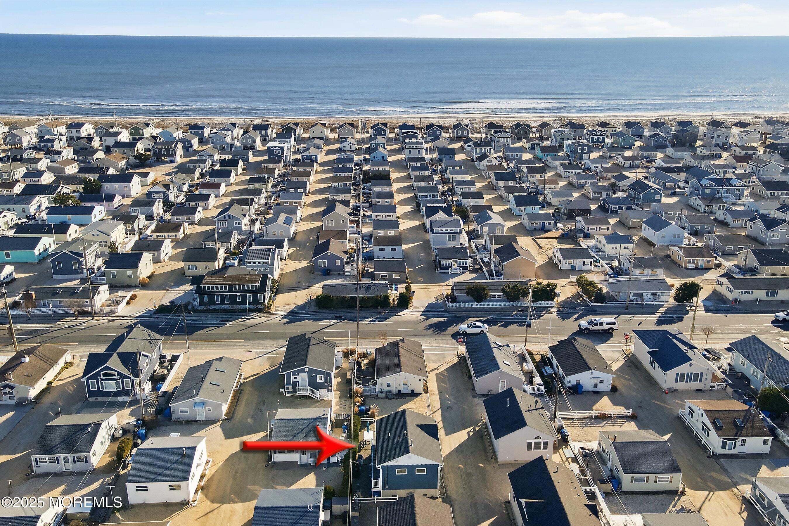 Image 2: 04-Aerial 2 ARROW