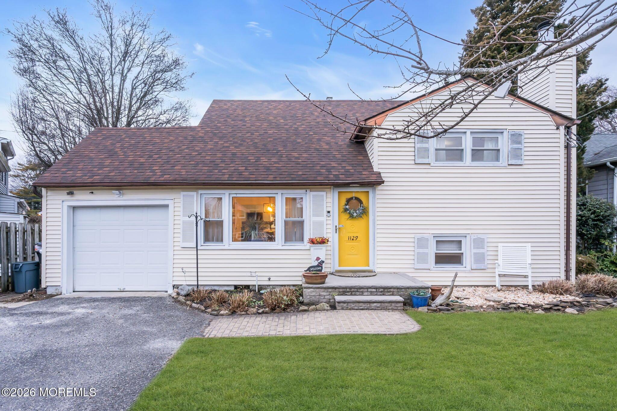 Image 2: 1-web-or-mls-DSC00176-1b