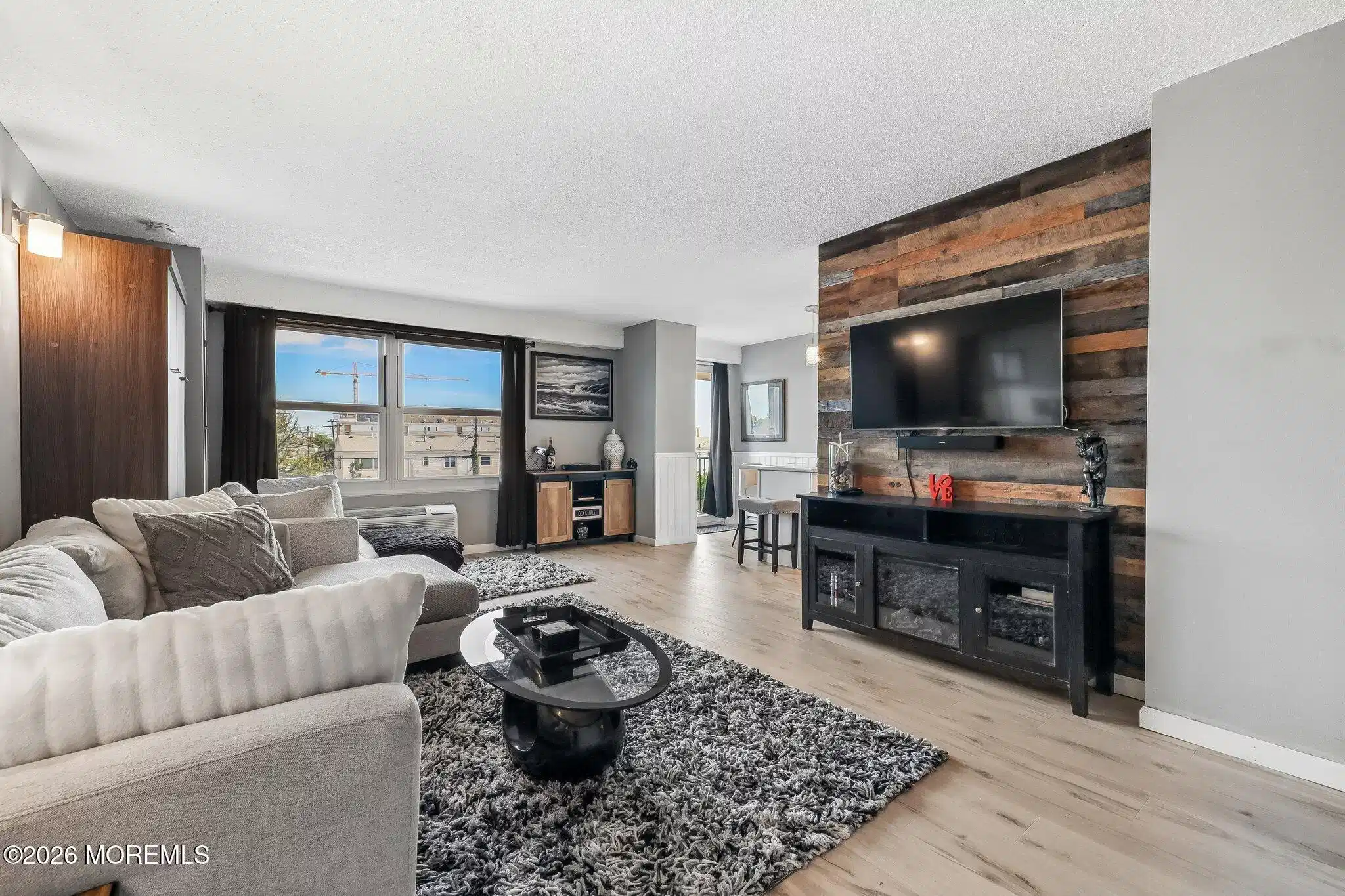 Image 1: Spacious living room