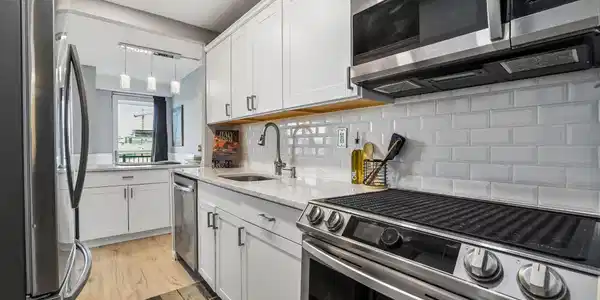 Image 3: Galley kitchen