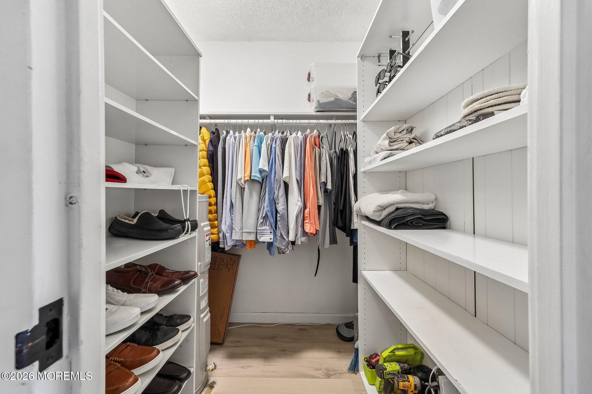 Image 4: Walk-in closet