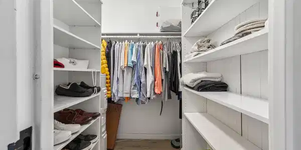 Image 4: Walk-in closet