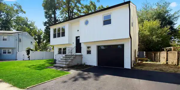 Image 3: 03-Front Right (1)