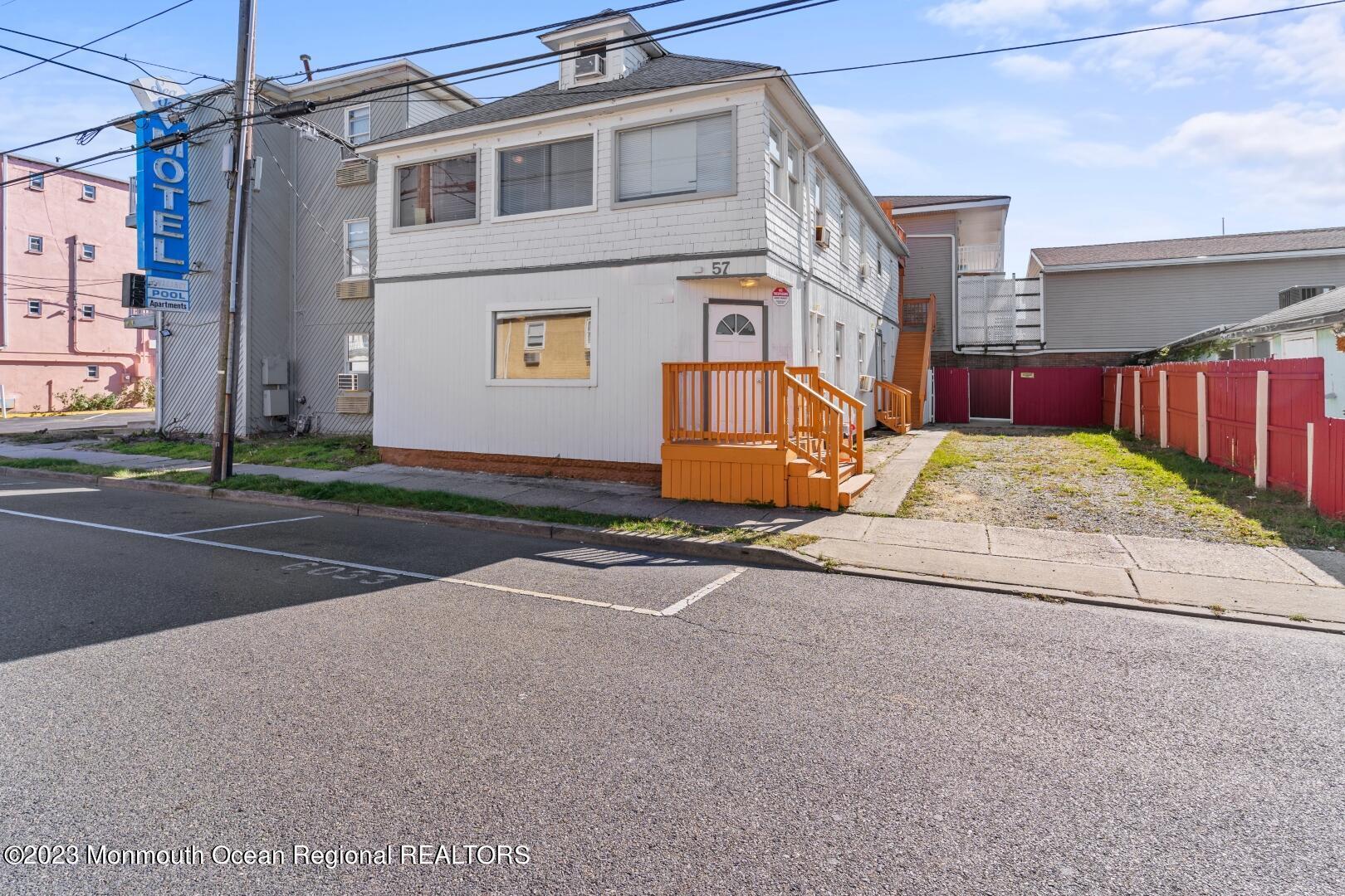 Image 2: 57 Dupont (2)