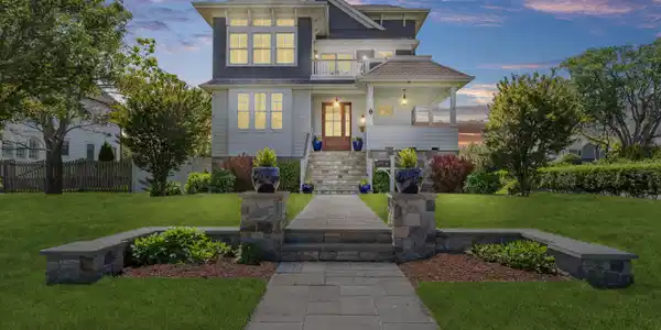 8 River Avenue