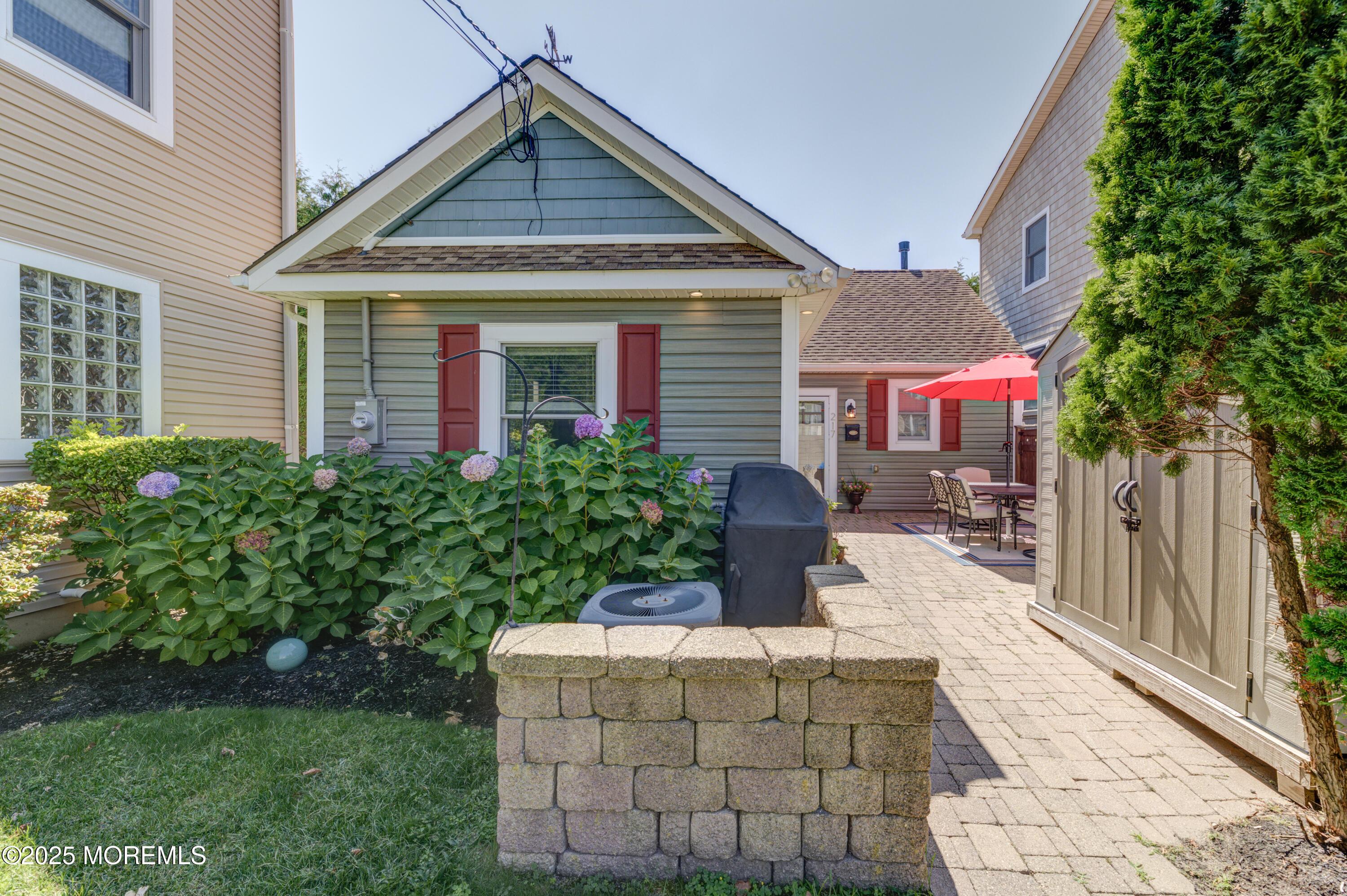 Image 3: 217 Newark Ave (5 of 30)