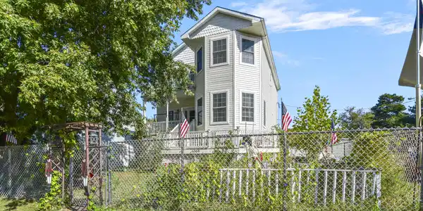 1009 Edmunds Avenue