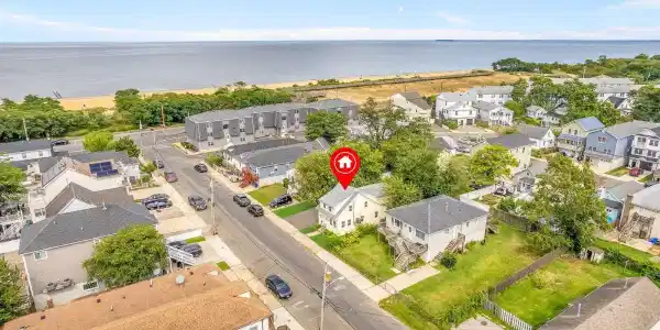 16 Bayview Avenue
