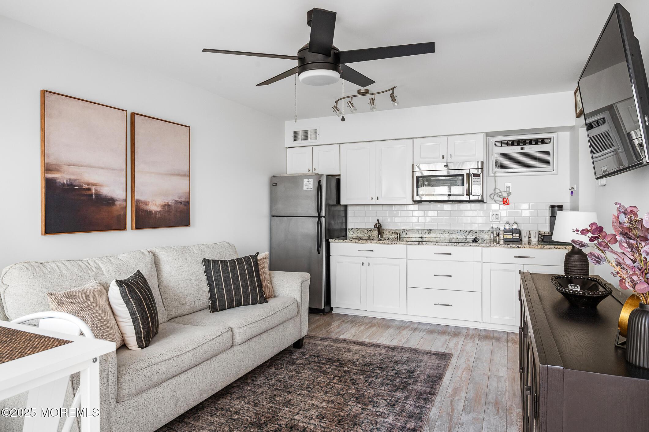 Image 2: Living area