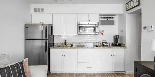 Image 3: Kitchen