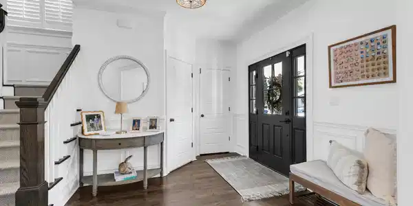 Image 4: Foyer
