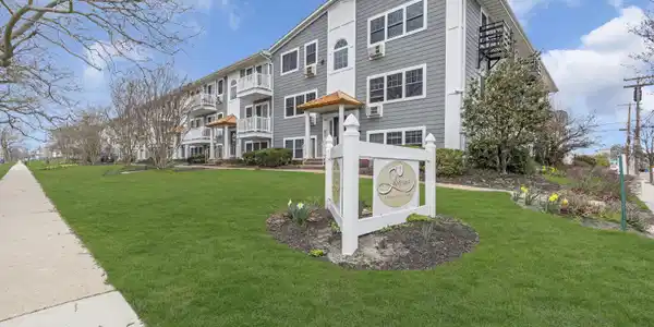 305 4th Avenue Unit 202