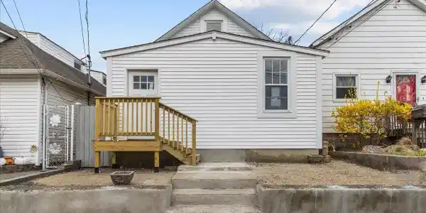 203 Center Avenue