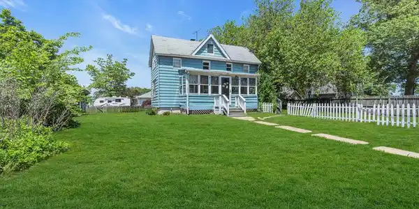 93 Lawrence Avenue