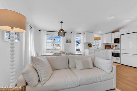 124 W Chadwick Way