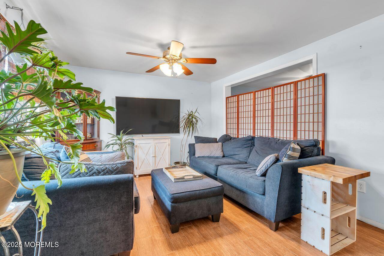 Image 4: Dining Room is Connected to Living Room