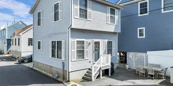 107 W Beach Way