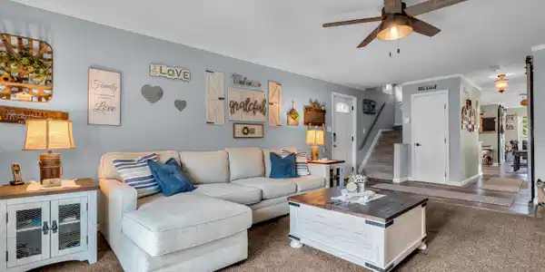 Image 2: Large Living Room