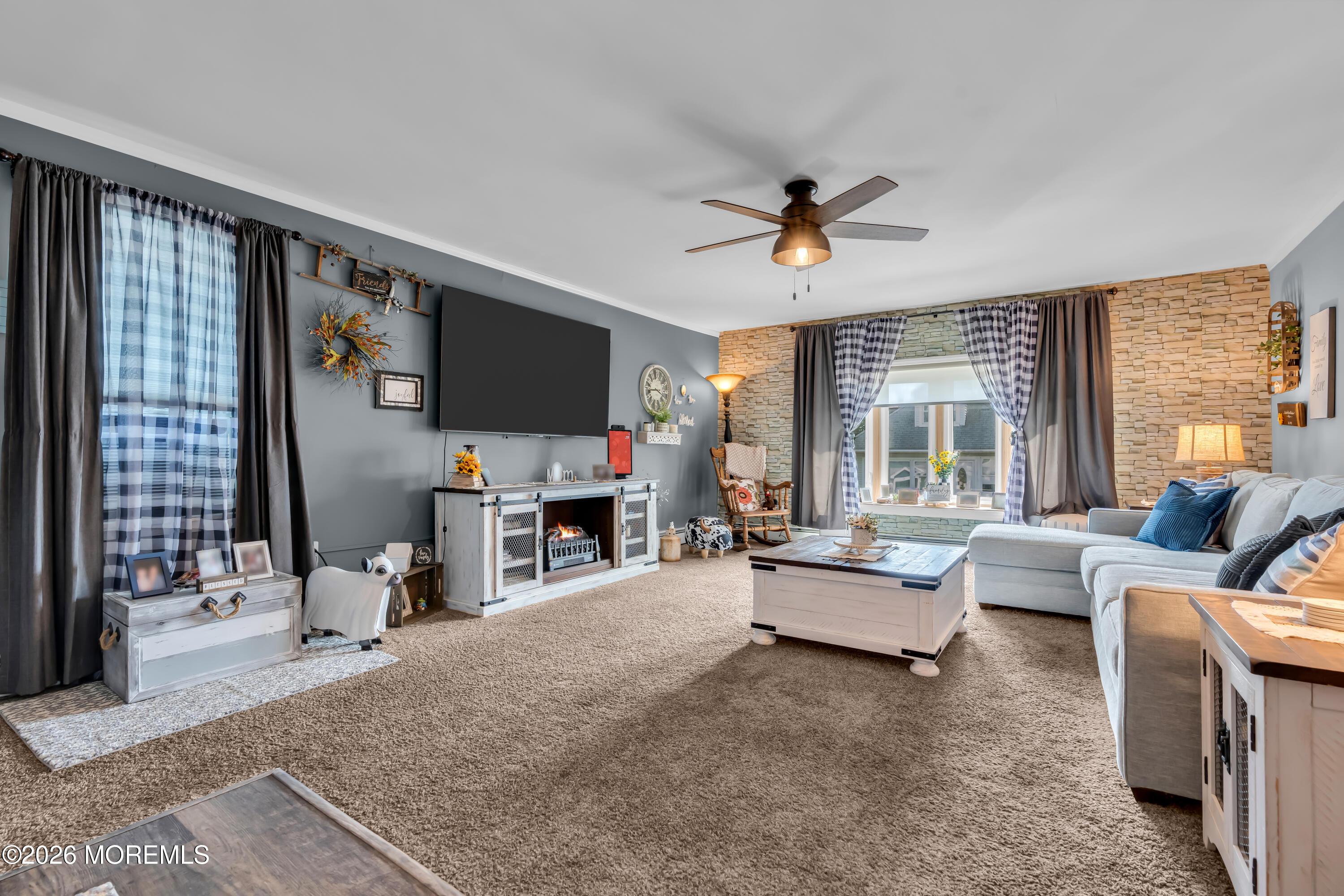 Image 3: Light and Bright Filled Room