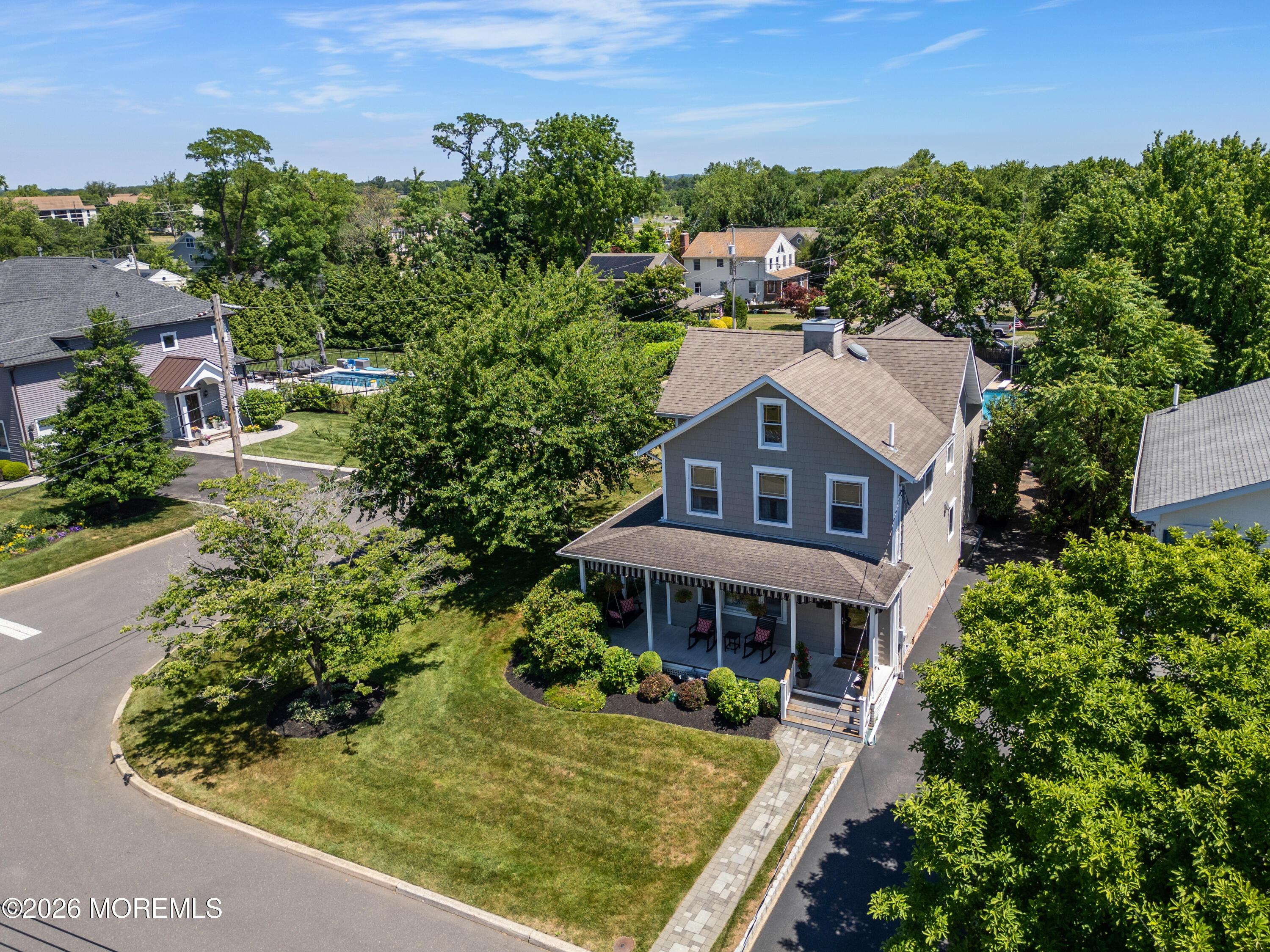 Image 4: 15 Arcana Avenue