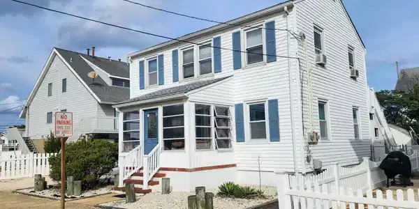 1106 Boulevard