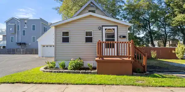 736 3rd Street