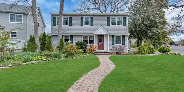 2125 Laurel Drive