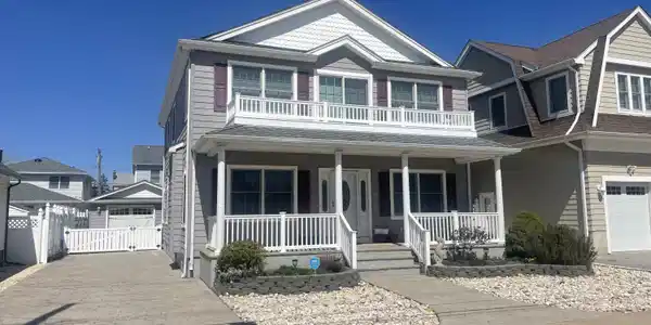 19 White Avenue