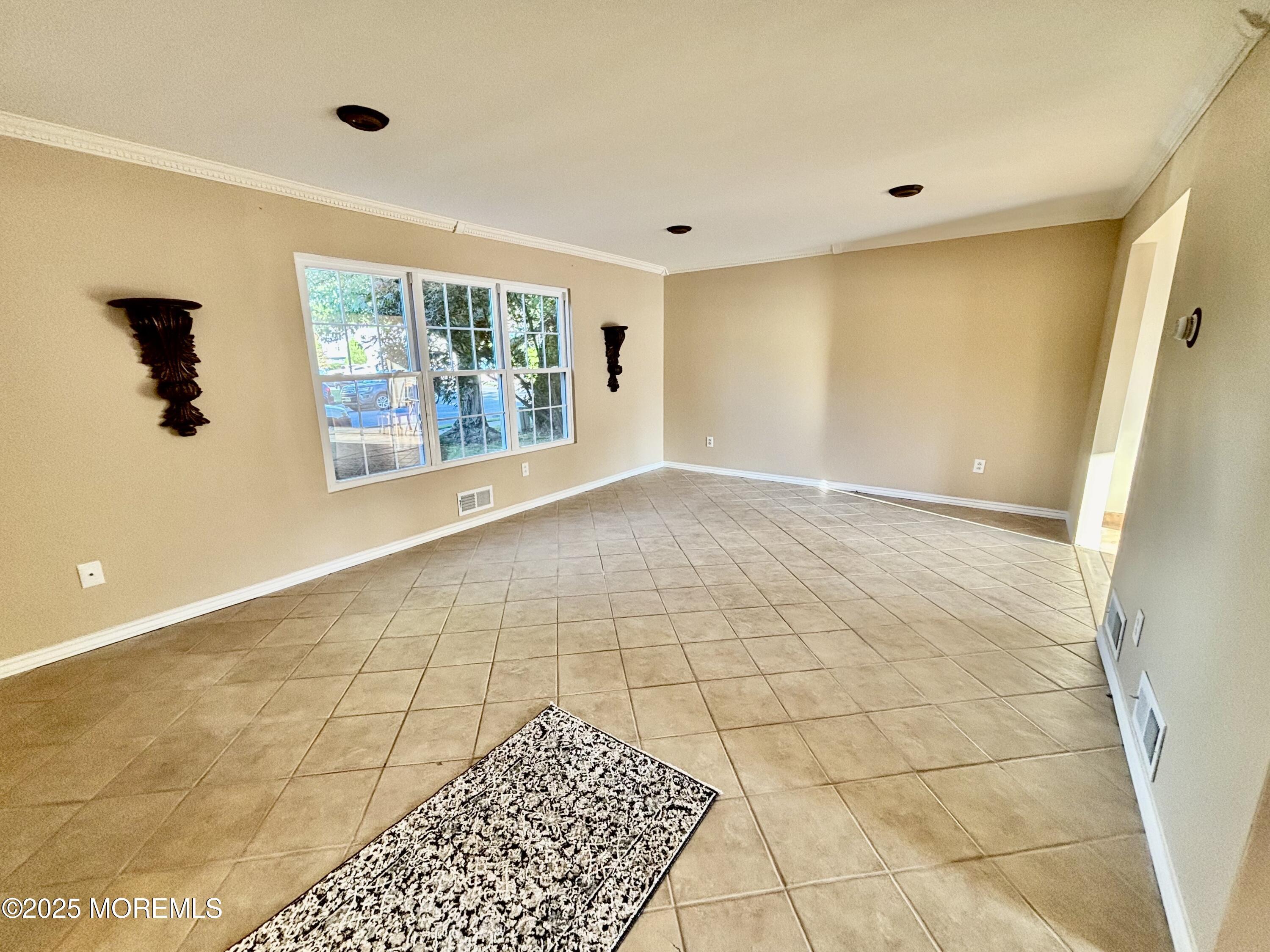 Image 4: Stemler Living Room 2