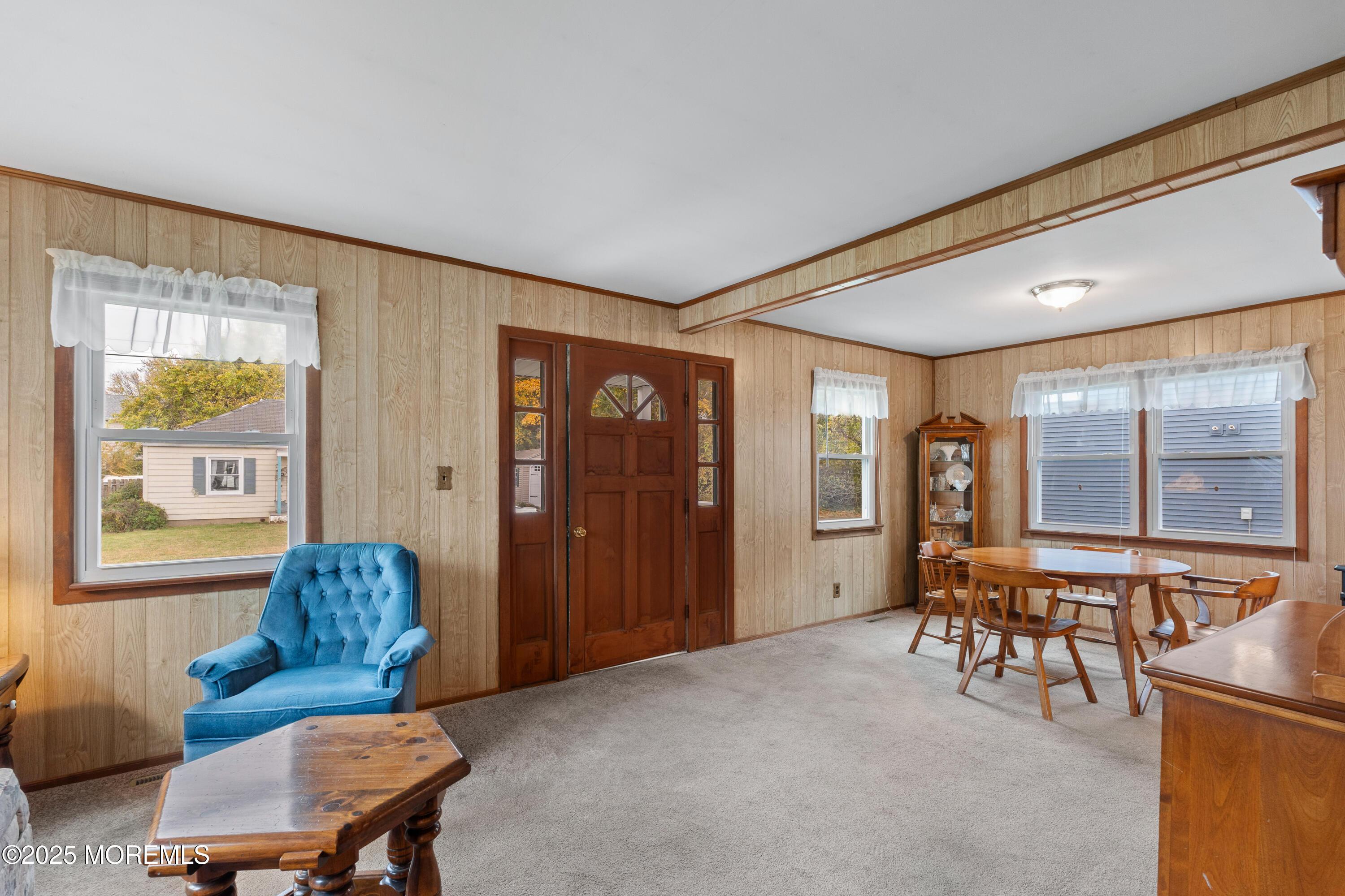 Image 4: Dining/Living