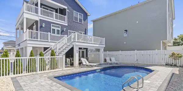 Image 2: 99 Coolidge Ave (54)