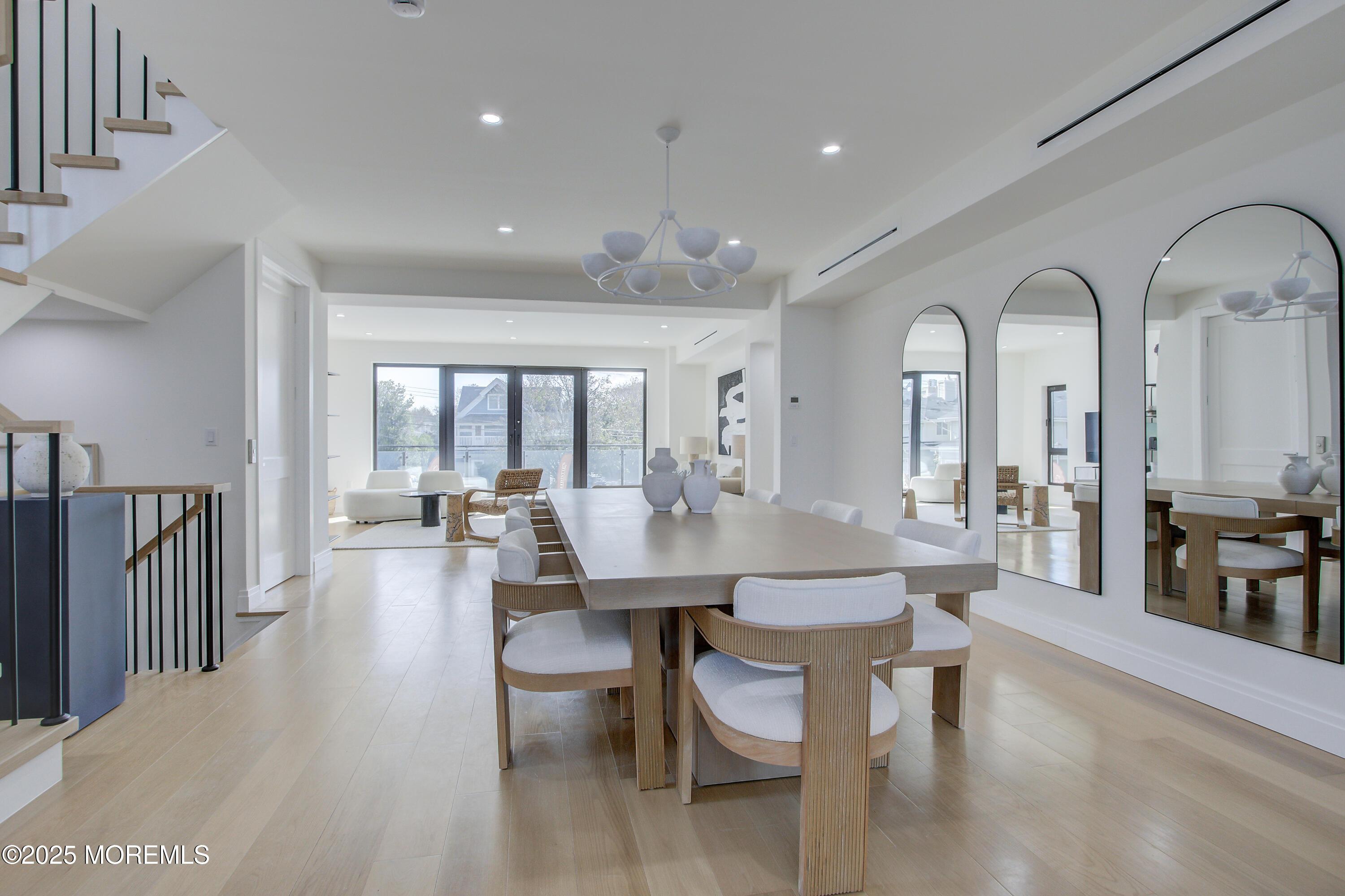 Image 2: _E3A0431_2_3_4_5Interior03
