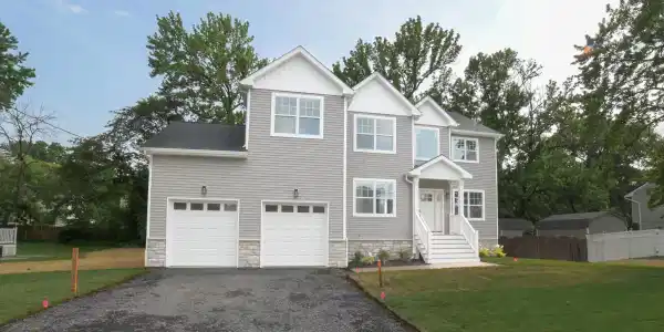 128 Center Avenue