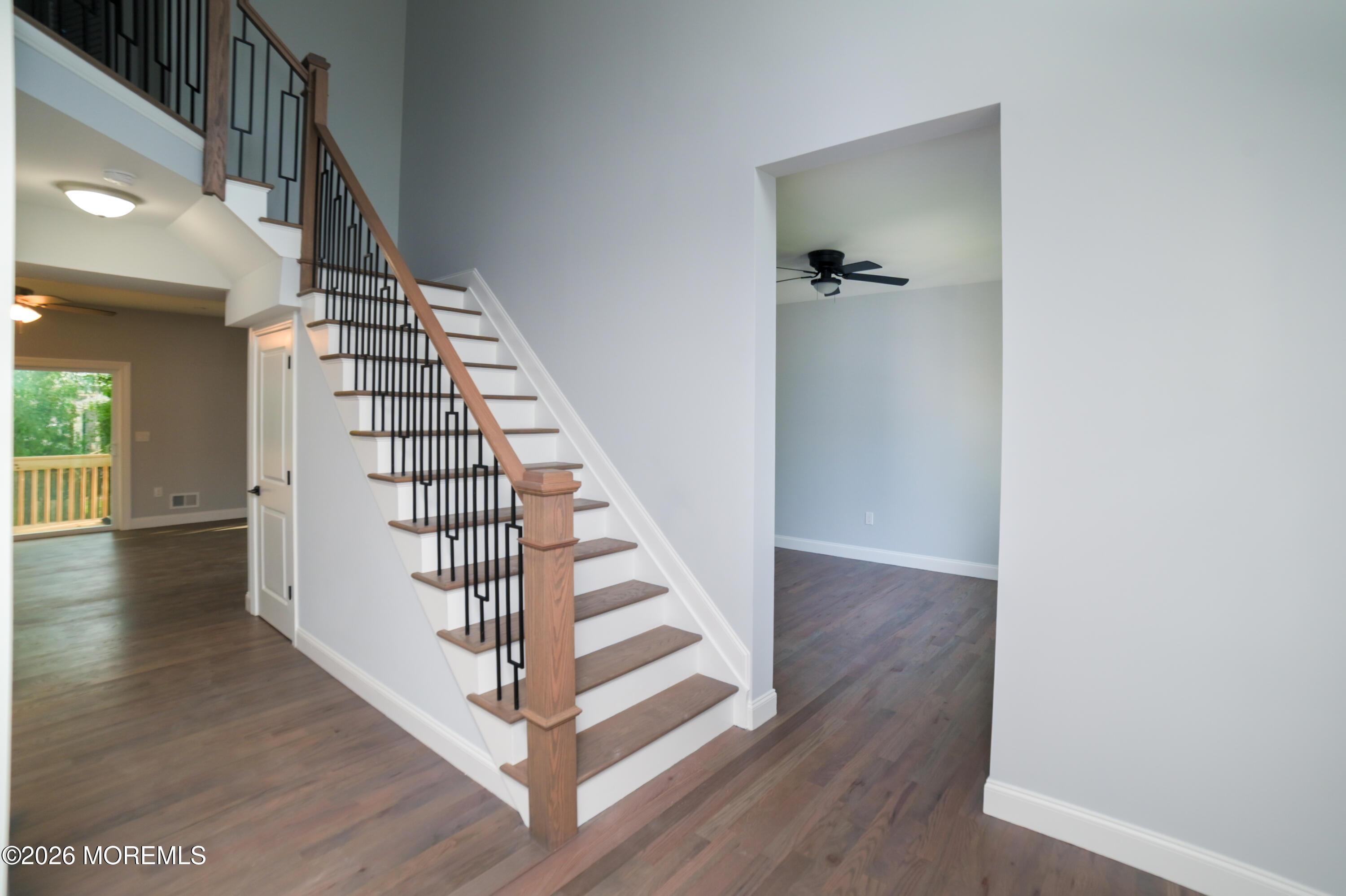 Image 3: Foyer 1