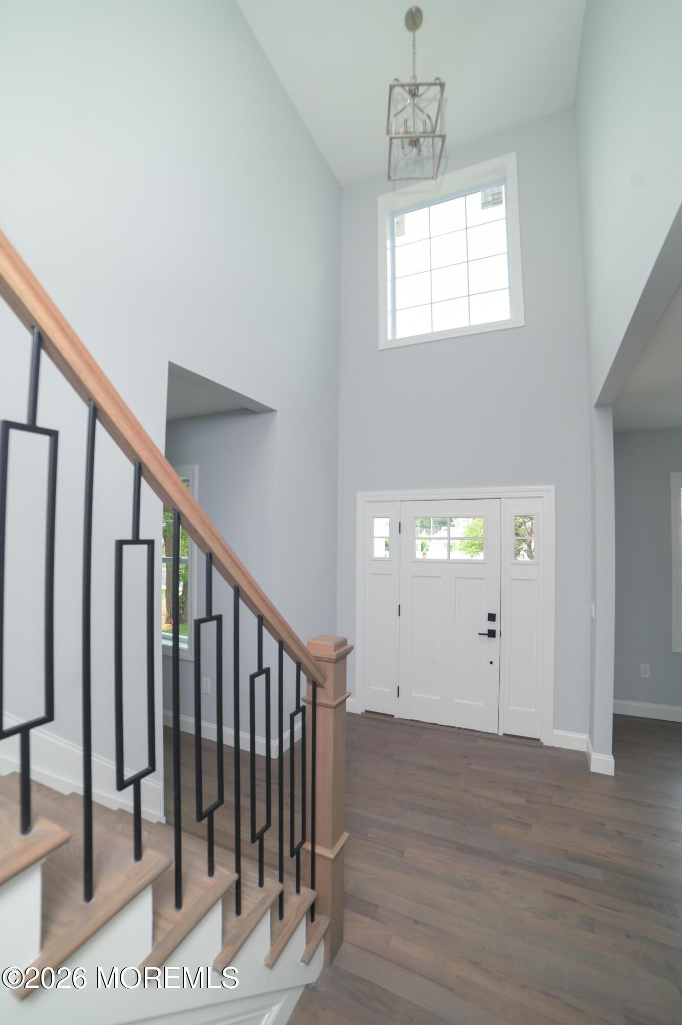 Image 4: Foyer 2