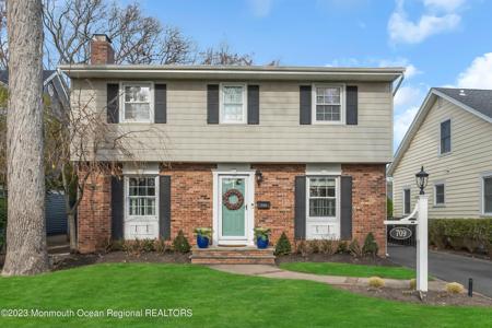 709 Crescent Place