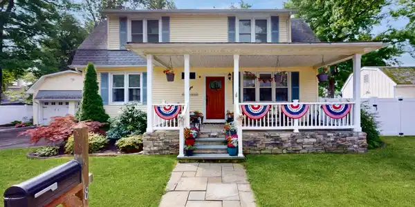 8 Salisbury Avenue