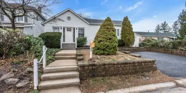 7 Raritan Avenue