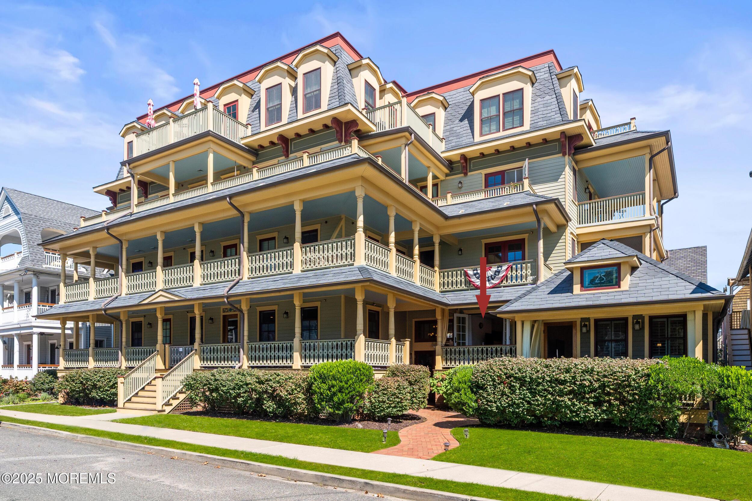 Image 3: Boutique Condo