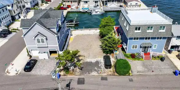 427 Delray Drive
