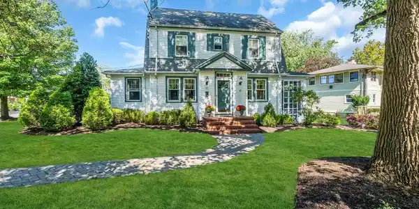 33 Willow Drive