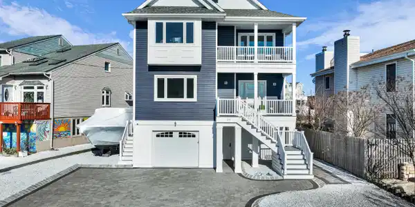 24 Rochester Drive