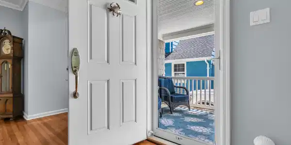 Image 3: Entry