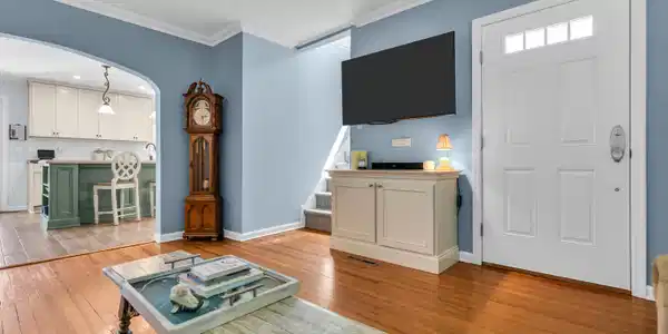 Image 4: Entry 2