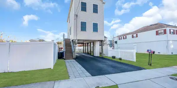 706 Edmunds Avenue