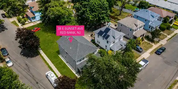 Image 4: location